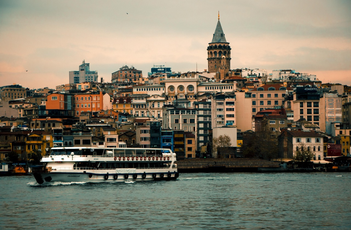 BU ÇAĞ YOKLUKTAN GELEN İNSANLARIN VARLIKLARIYLA ÇOCUKLARINI YOK ETTİKLERİ BİR ÇAĞ DİYE ANILACAK YILLAR SONRA