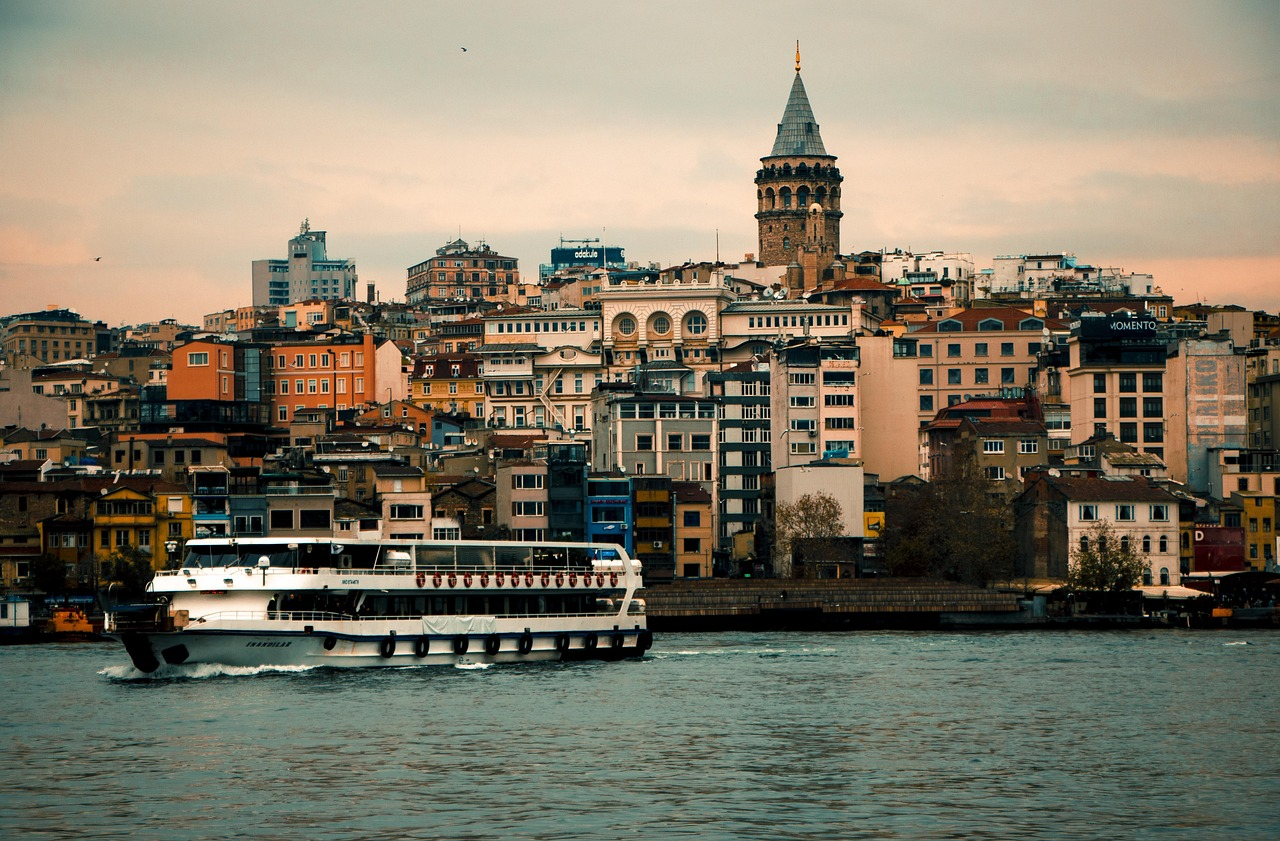 BU ÇAĞ YOKLUKTAN GELEN İNSANLARIN VARLIKLARIYLA ÇOCUKLARINI YOK ETTİKLERİ BİR ÇAĞ DİYE ANILACAK YILLAR SONRA