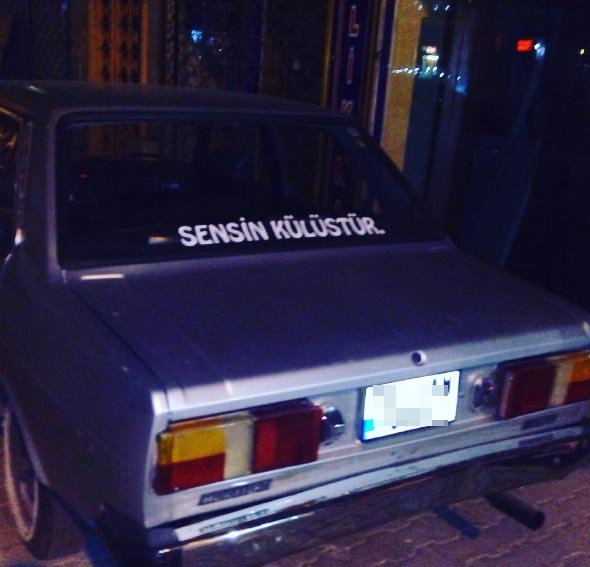HER GÖRDÜĞÜNÜZ İNSANA KARAKTER YÜKLEMEYİN BIRAKIN KARAKTERİNİ KENDİ BELLİ ETSİN KÜPÜ KIRIP İÇİNE BAKMAYA GEREK YOK MUTLAKA BİR YERDEN SIZINTI VERECEKTİR
